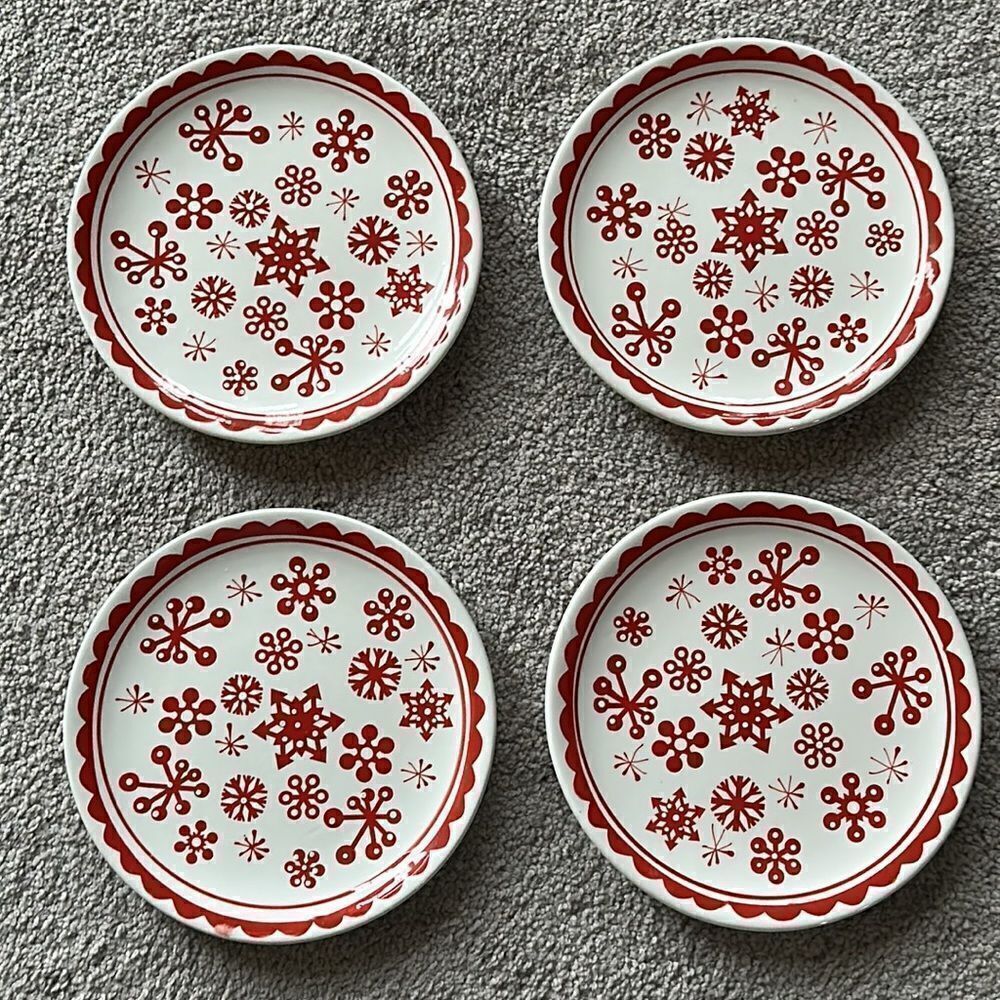 Holiday Home Snowflake ❄️ Dessert Plates! - Picture 6 of 6